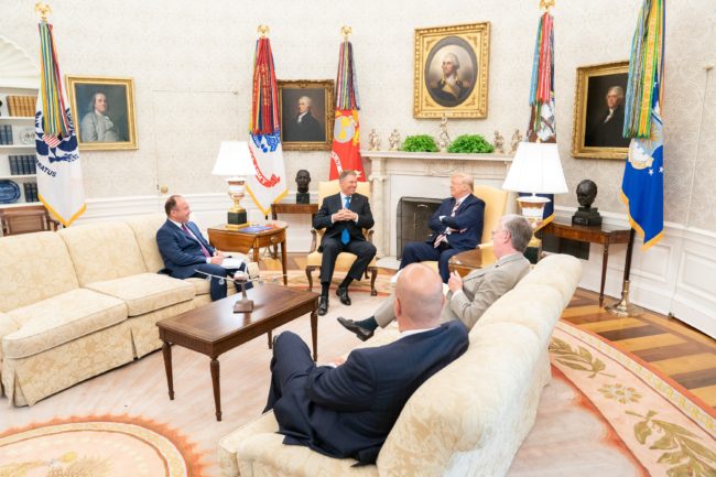 posol-ssha-v-es-na-vstreche-trampa-johannisa-produktivnaja-vstrecha-prezidenta-ssha-s-moim-horoshim-drugom-klausom-johannisom-grajdanstvo-rumynii-serjmin