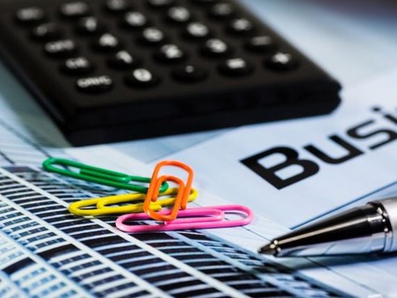 deloitte-dekabr-mesjac-podarkov-dlja-delovoj-sredy-grajdanstvo-es-serjmin