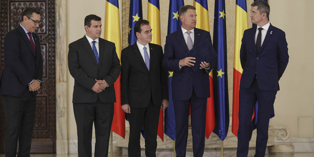 kakie-mery-predlagaet-pravitelstvo-chtoby-pomoch-liudiam-SERJMIN