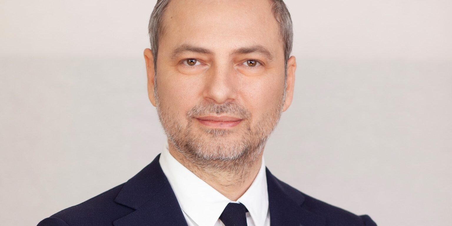 iniciativa-ek-po-udvoeniju-jenergojeffektivnosti-zdanij-es-2030-SERJMIN