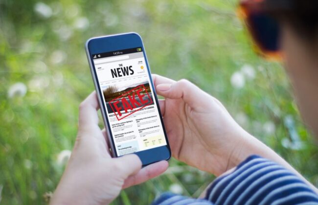 komissija-es-komanda-molodyh-rumyn-v-finale-eu-datathon-2020-SERJMIN