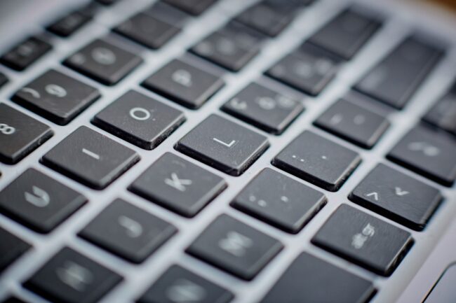 rumynija-na-pervom-meste-v-es-po-importu-noutbukov-v-2020-SERJMIN