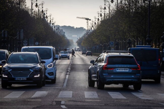 v-rumynii-naimenshie-kolichestvo-avto-na-tysjachu-zhitelej-po-es-SERJMIN