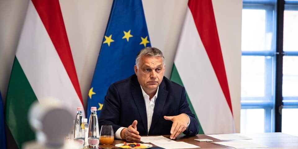 viktor-orban-schitaet-chto-vengrija-dolzhna-ostavatsja-v-es-SERJMIN