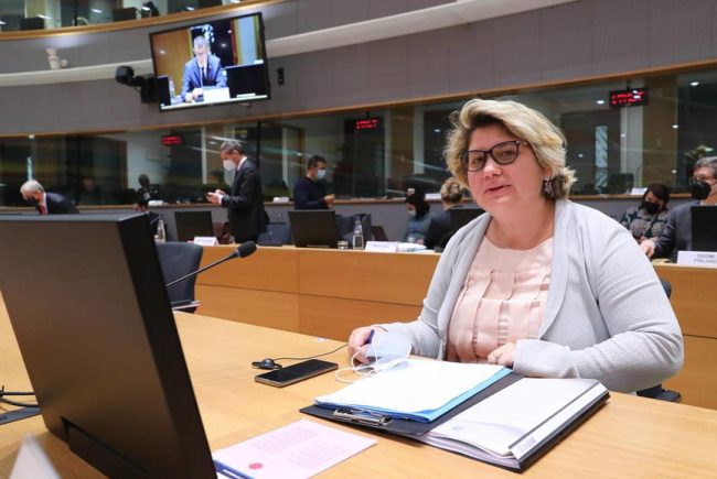 u-rumynii-novyj-posol-v-es-julija-raluka-matej-SERJMIN