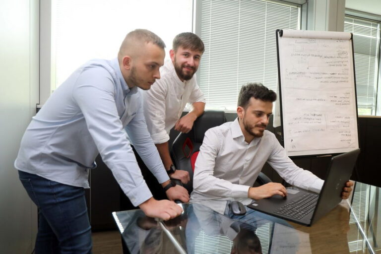 68-molodyh-ljudej-v-es-nashli-rabotu-posle-stazhirovki-SERJMIN