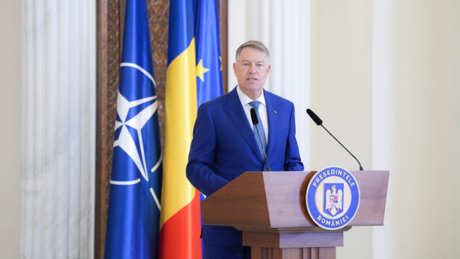 klaus-johannis-v-den-rumyn-povsjudu-u-nas-bolshaja-diaspora-SERJMIN